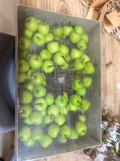 [7-215806_ARCH] MANZANANITAS EN PICK - VERDE-  2'3 CM - CAJA DE 100 UDS